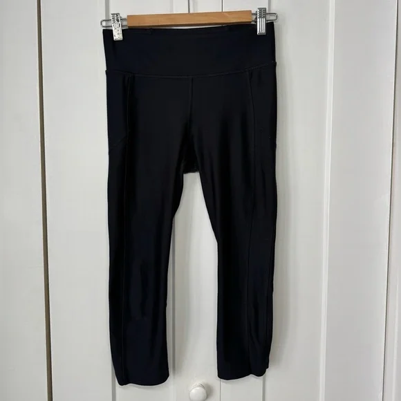 Under Armour Black Cropped Leggings, Size S - Picture 2 of 4